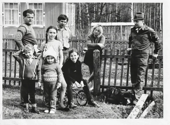 А. А. Коптяев с друзьями на даче